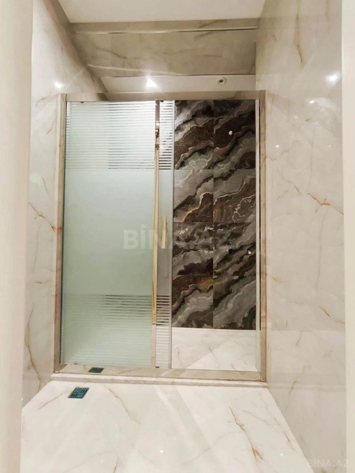 Satılır 3 otaqlı mənzil 134 m²