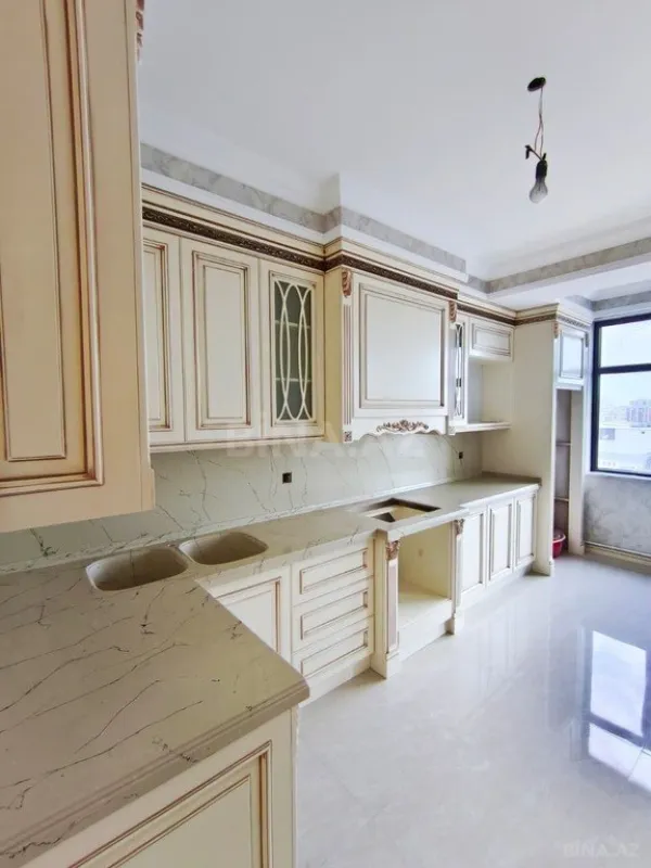 Satılır 3 otaqlı mənzil 134 m²
