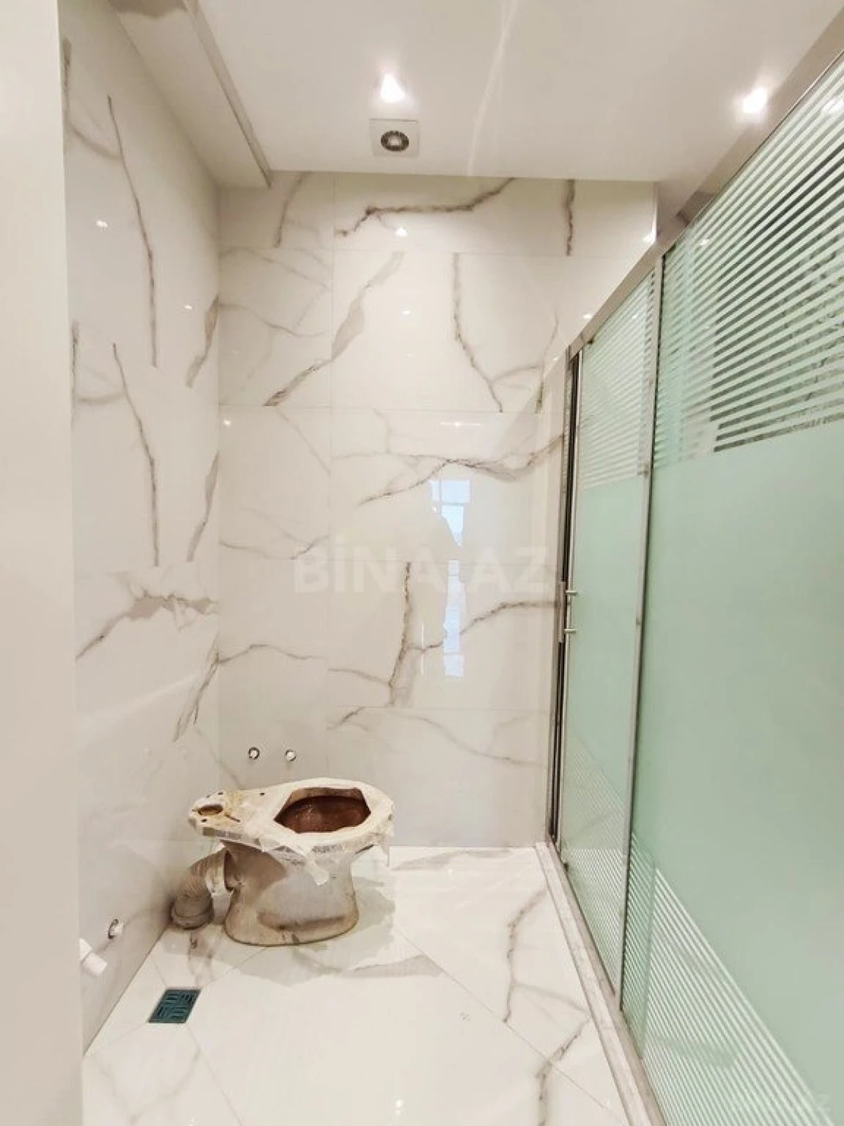 Satılır 3 otaqlı mənzil 134 m²
