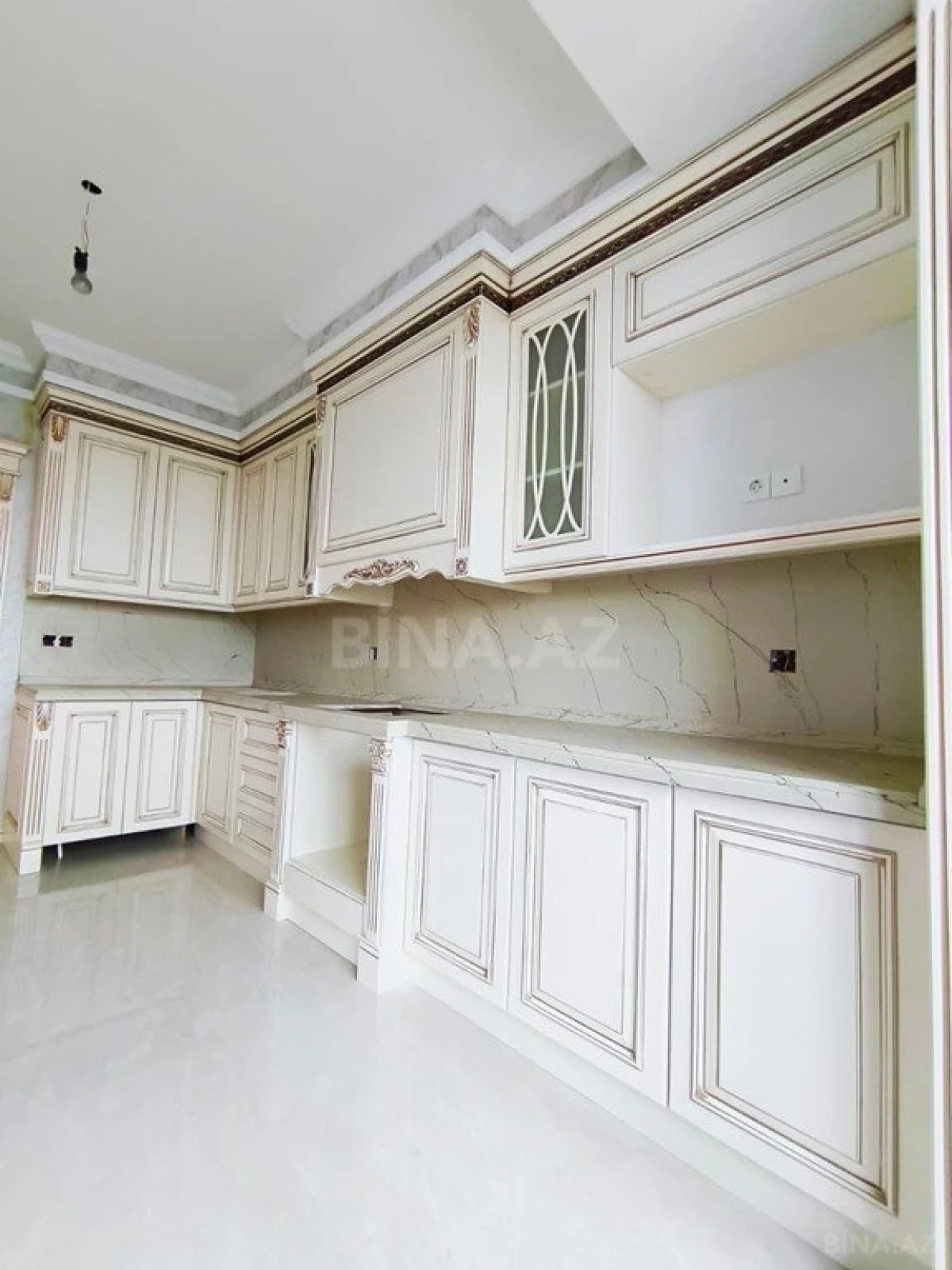 Satılır 3 otaqlı mənzil 134 m²