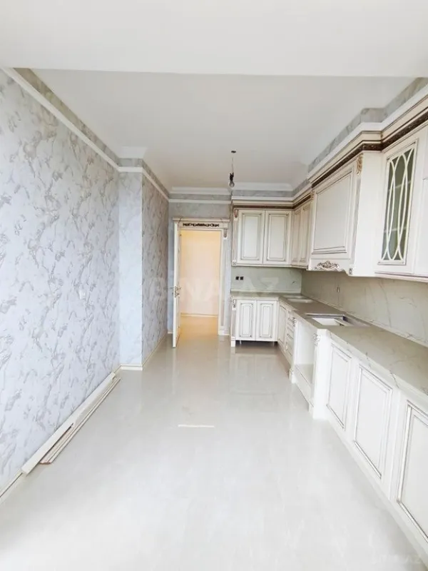 Satılır 3 otaqlı mənzil 134 m²