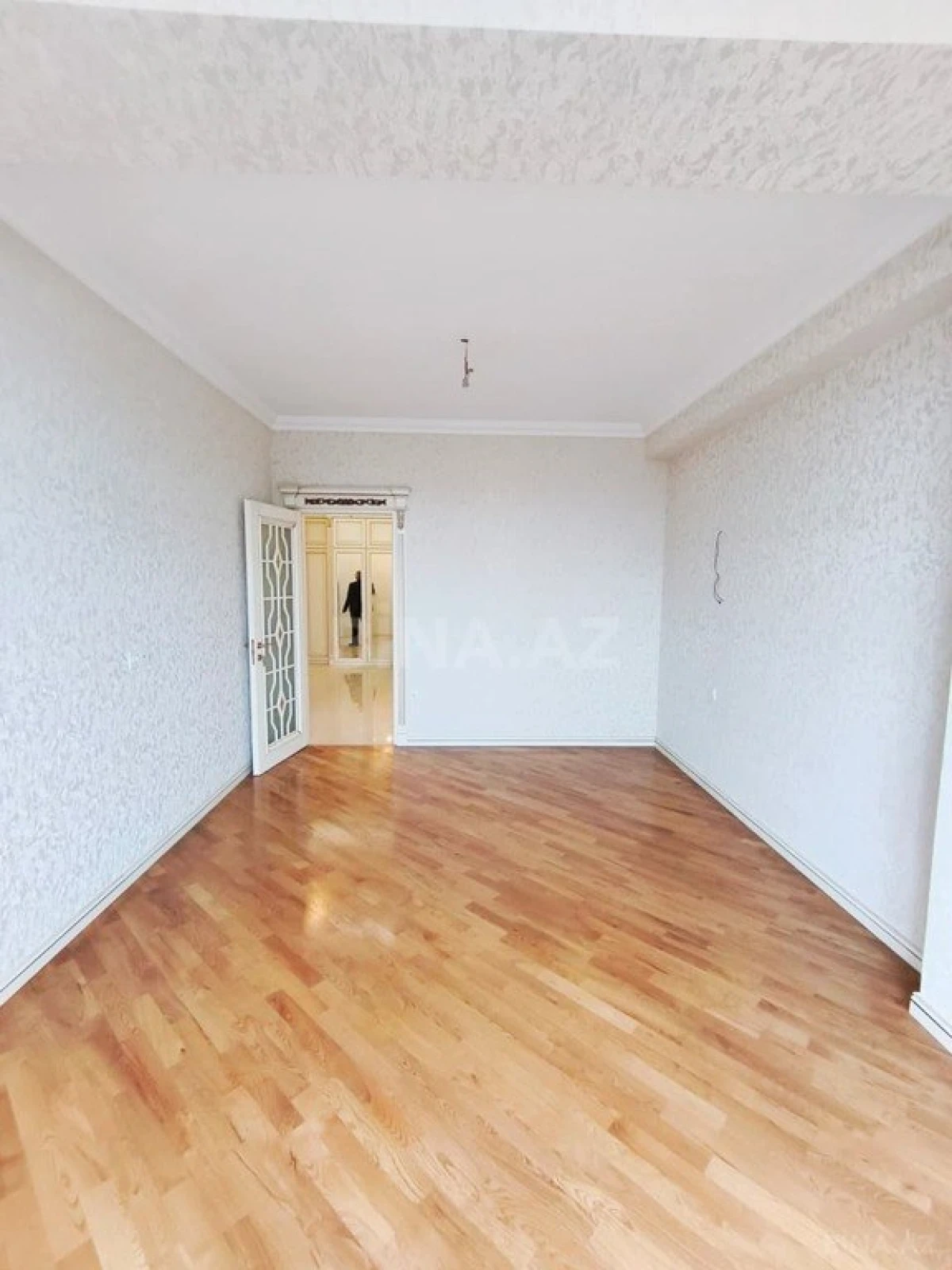 Satılır 3 otaqlı mənzil 134 m²