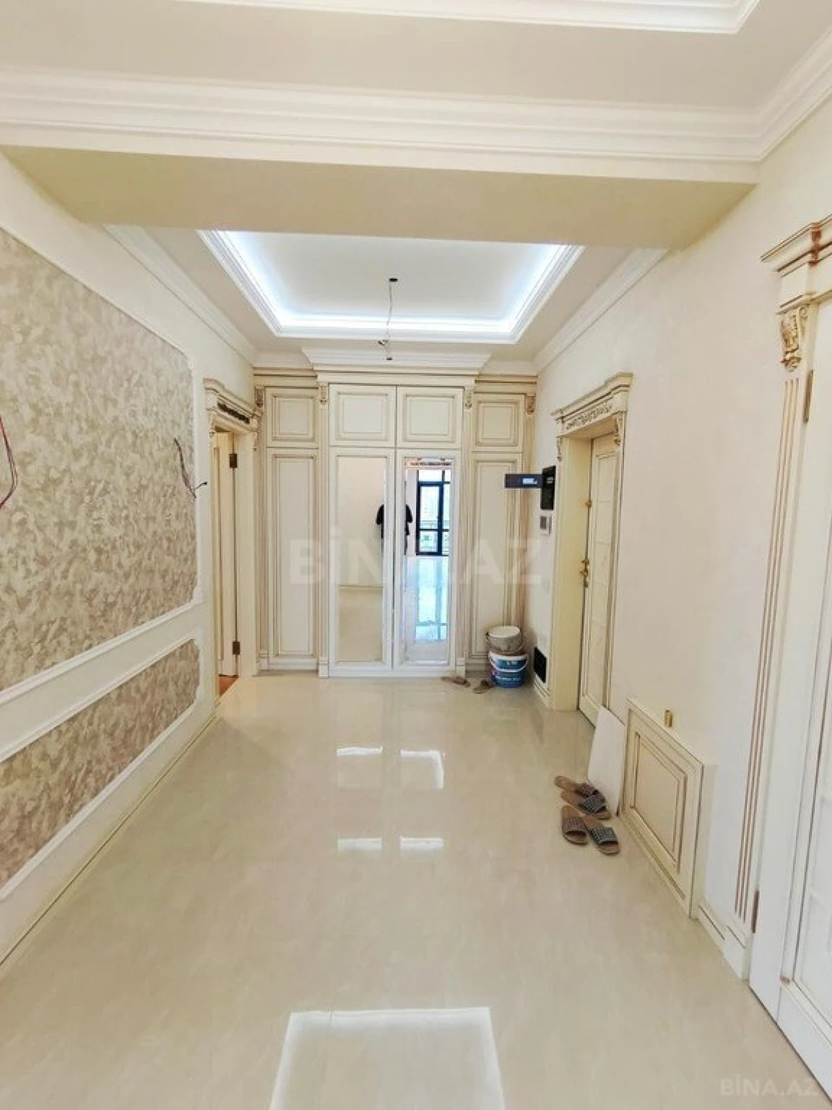 Satılır 3 otaqlı mənzil 134 m²
