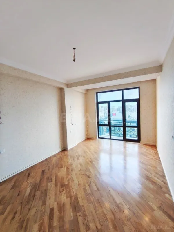 Satılır 3 otaqlı mənzil 134 m²
