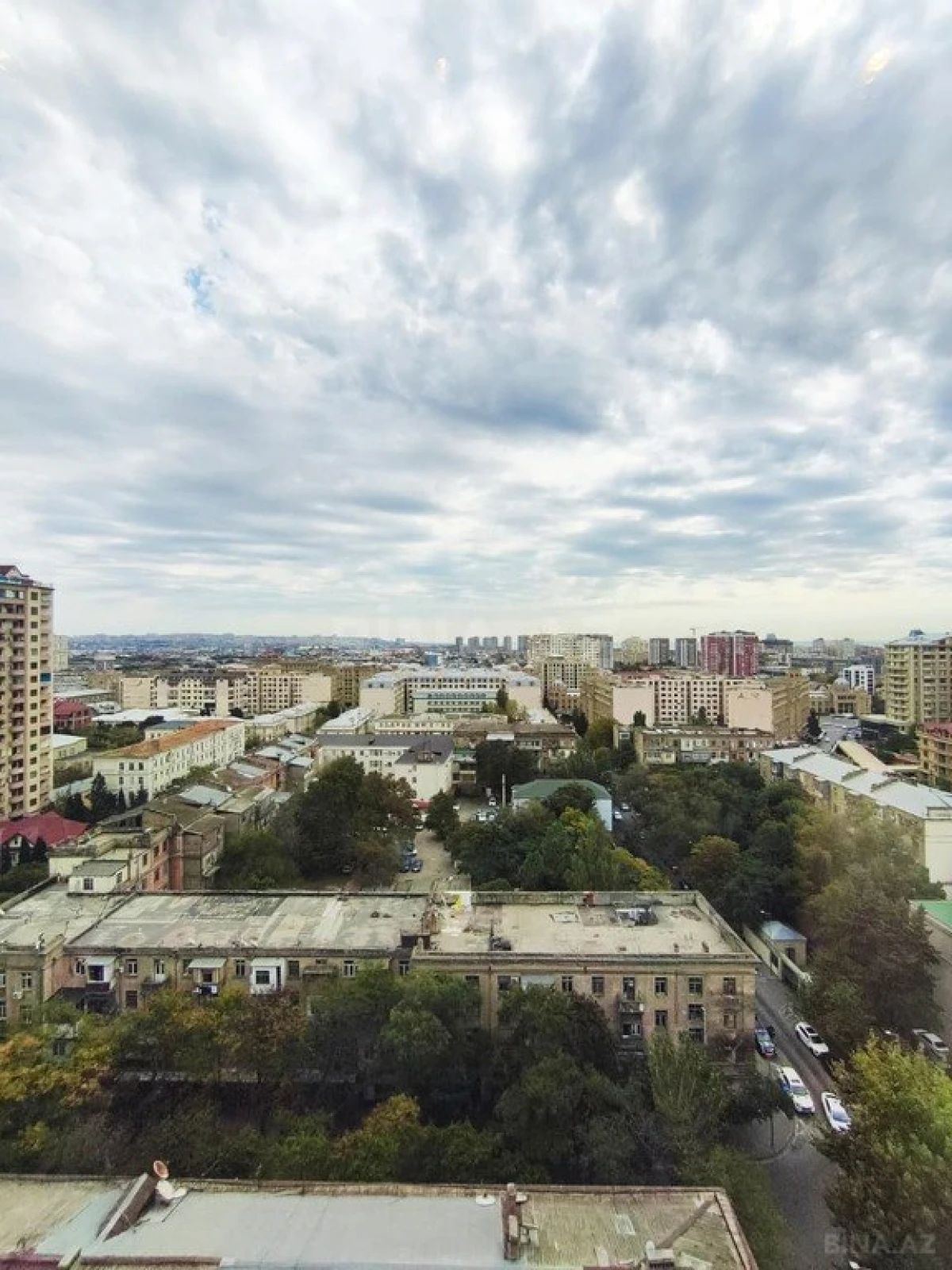 Satılır 3 otaqlı mənzil 134 m²