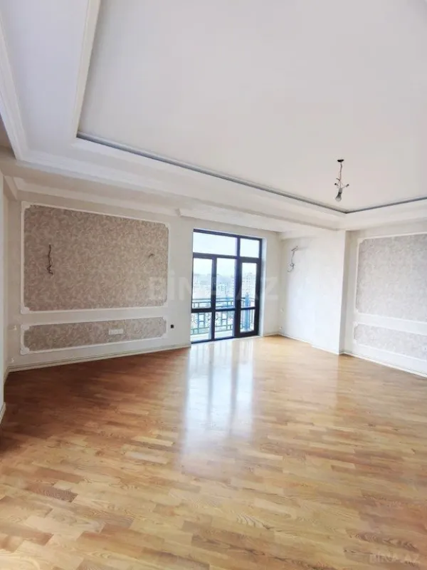 Satılır 3 otaqlı mənzil 134 m²