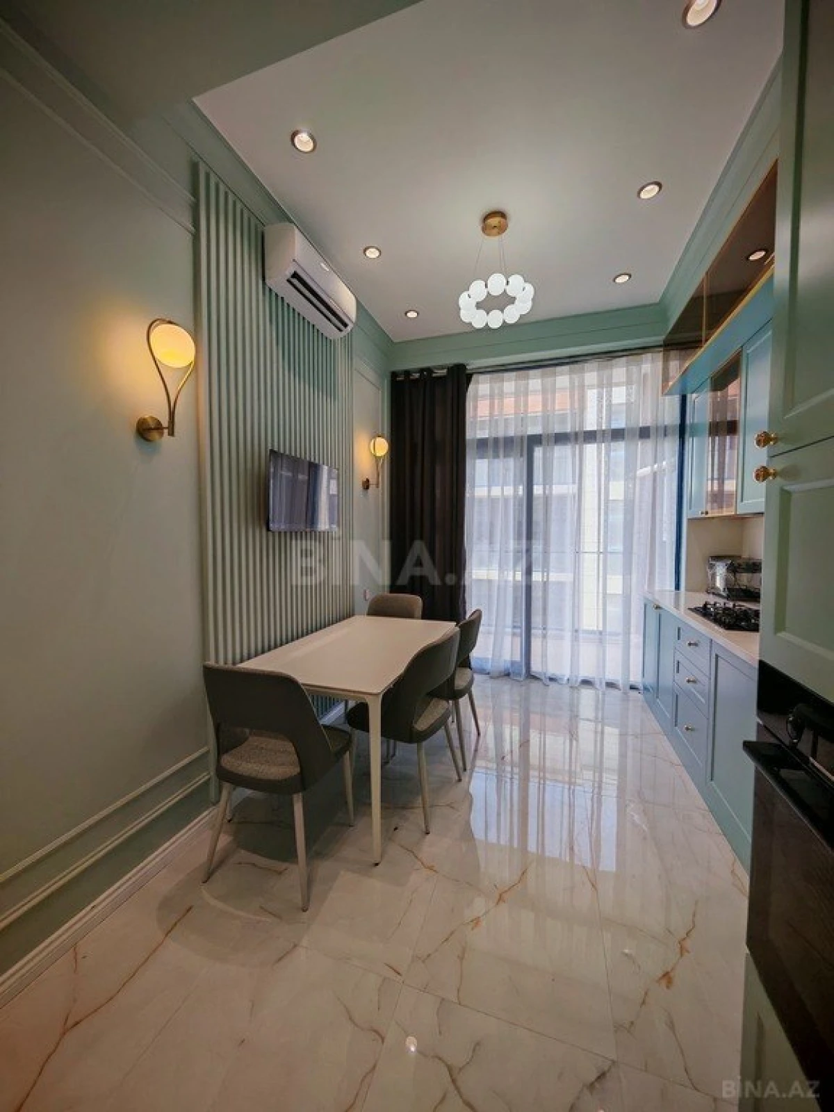 Kirayə verilir 2 otaqlı mənzil 105 m²