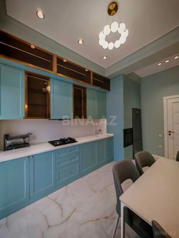 Kirayə verilir 2 otaqlı mənzil 105 m²