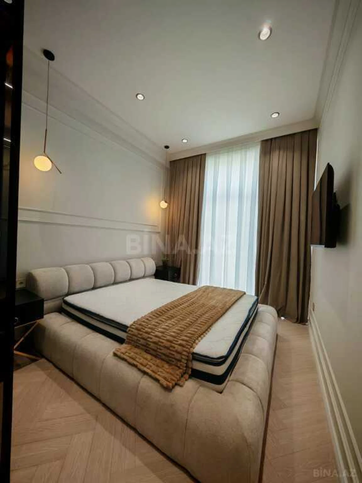 Kirayə verilir 2 otaqlı mənzil 105 m²