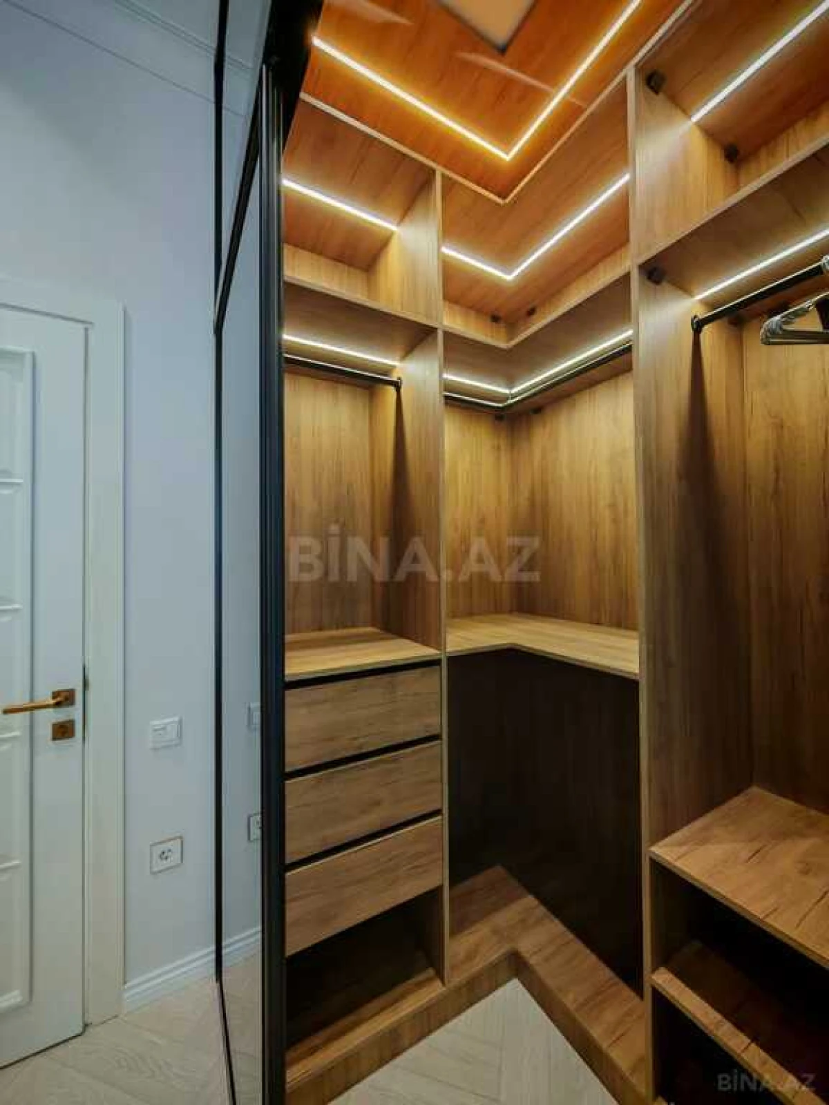 Kirayə verilir 2 otaqlı mənzil 105 m²