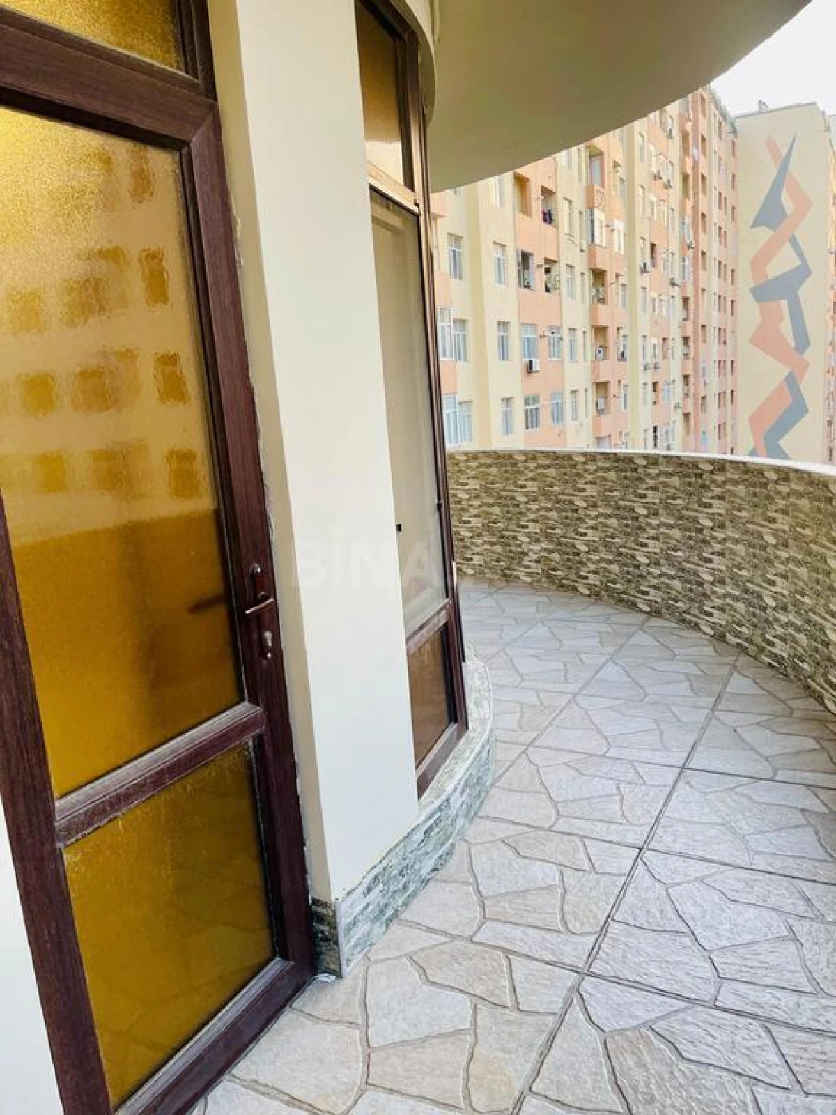 Satılır 3 otaqlı mənzil 136 m²