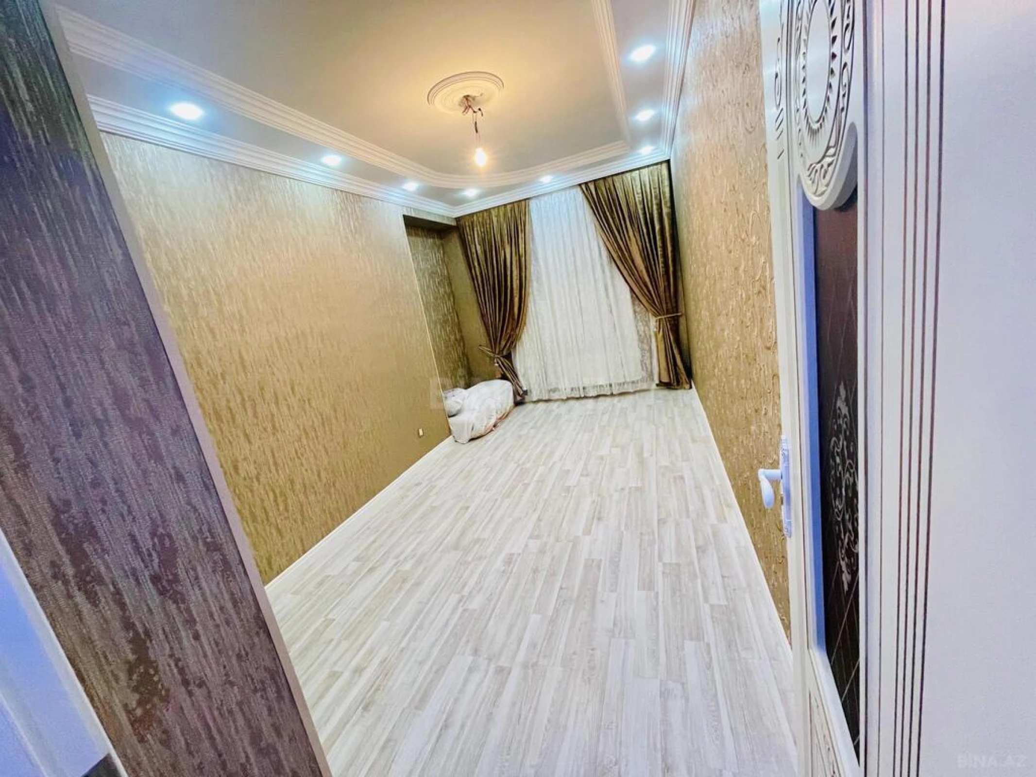 Satılır 3 otaqlı mənzil 136 m²
