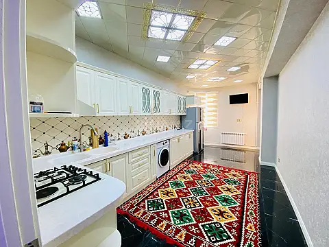 Satılır 3 otaqlı mənzil 136 m²