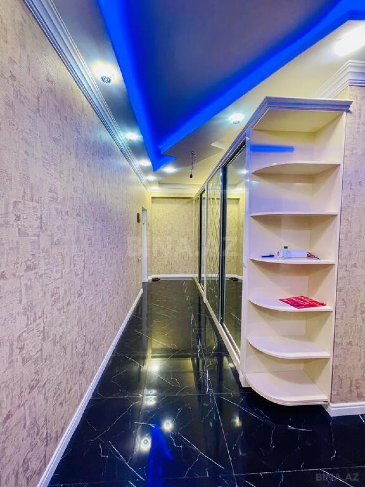 Satılır 3 otaqlı mənzil 136 m²