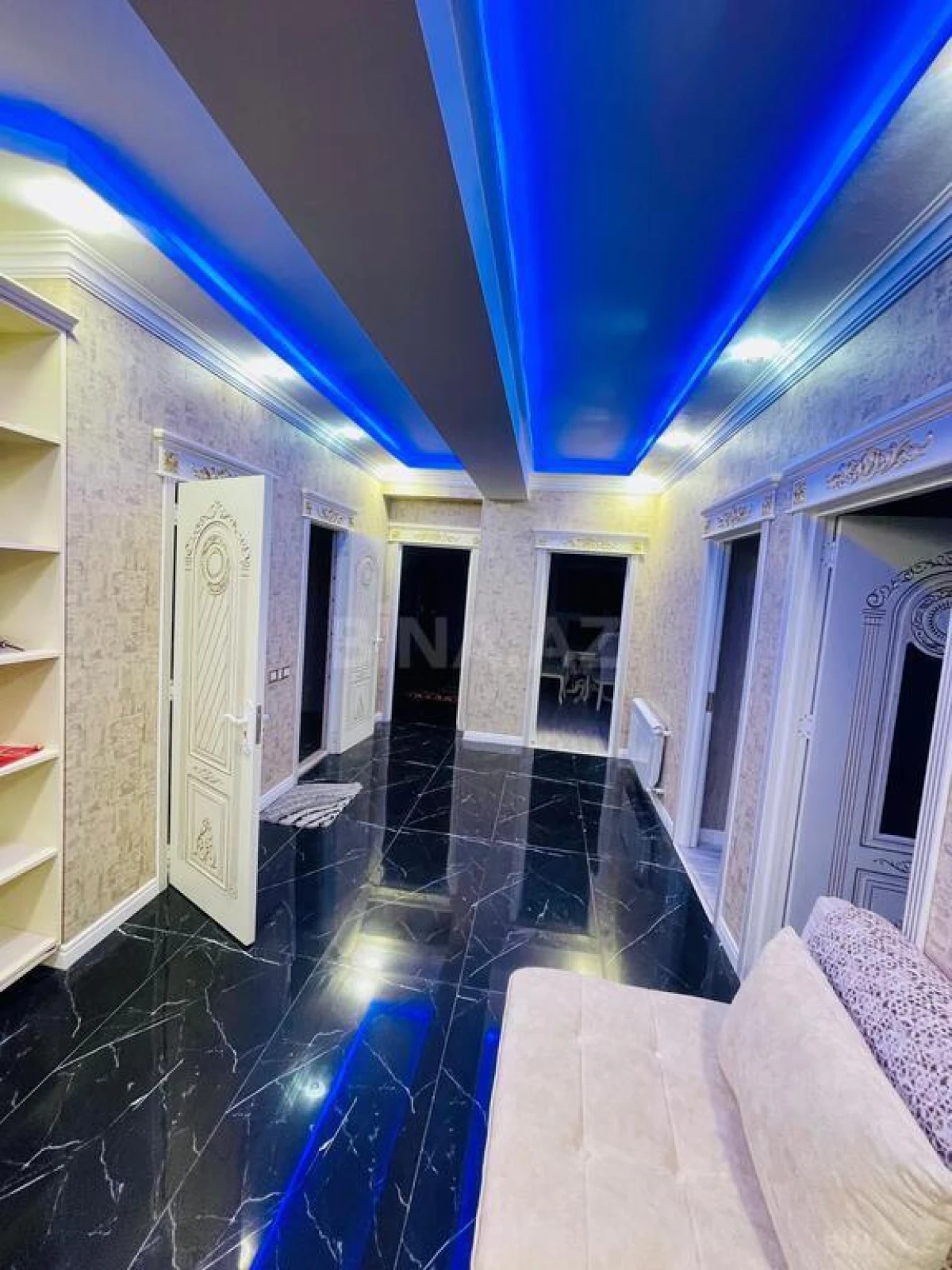 Satılır 3 otaqlı mənzil 136 m²