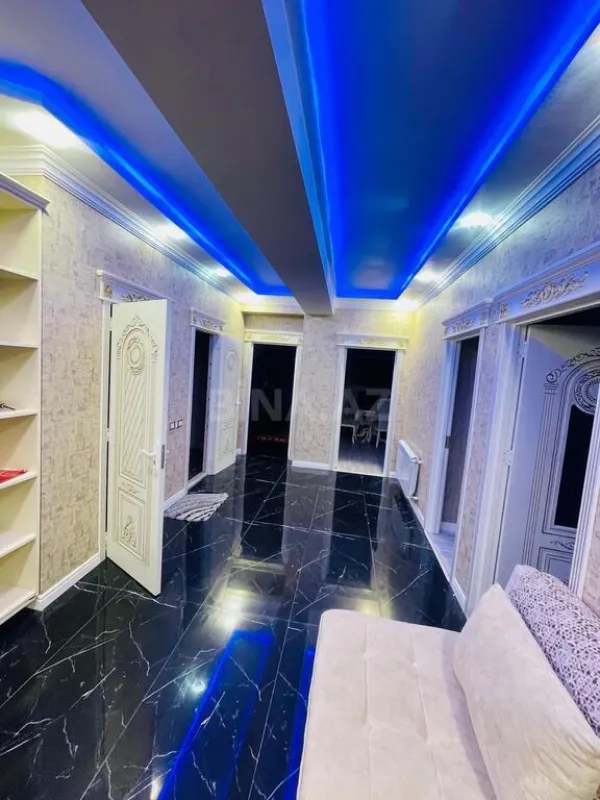 Satılır 3 otaqlı mənzil 136 m²