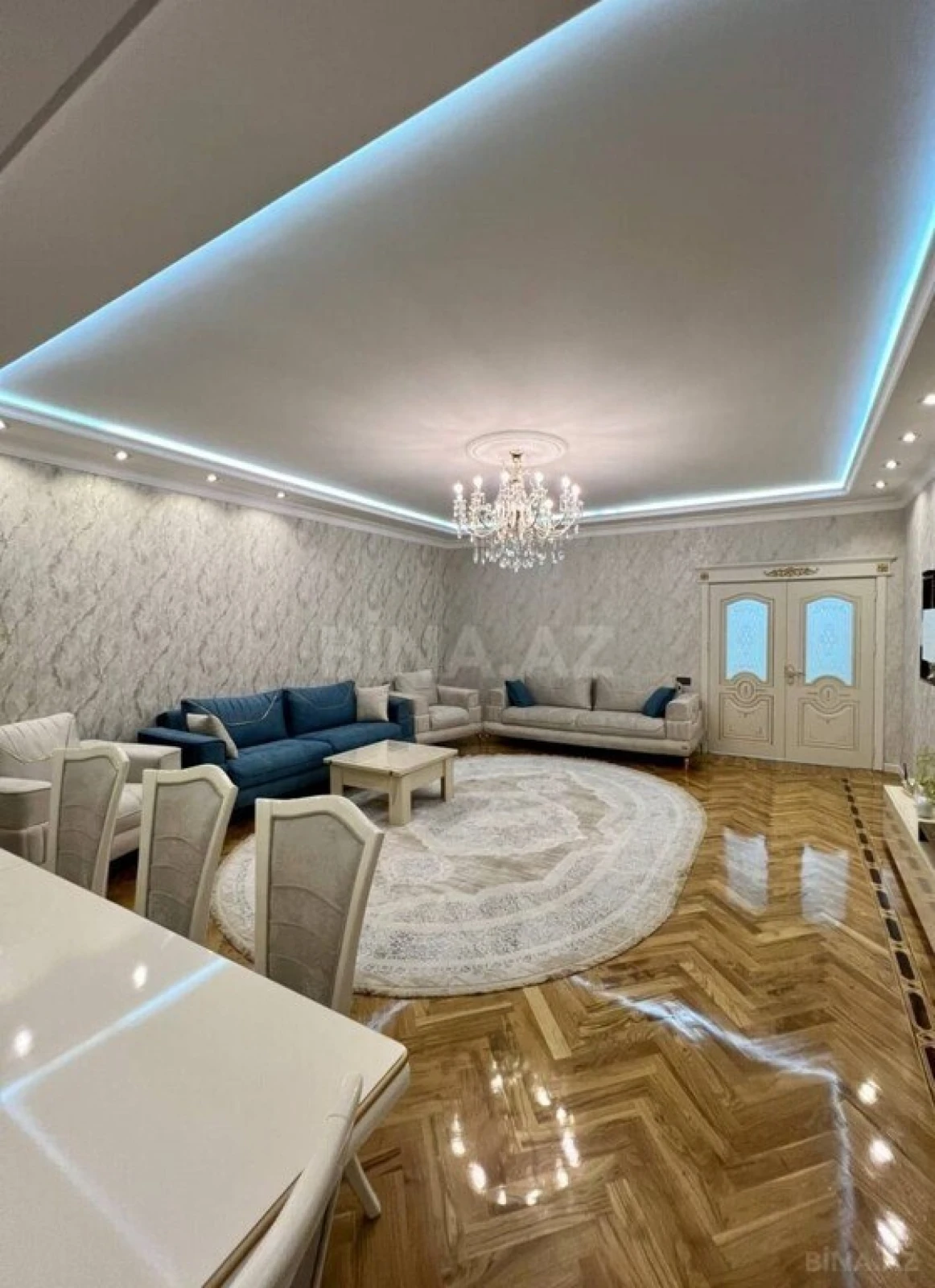 Satılır 3 otaqlı mənzil 180 m²