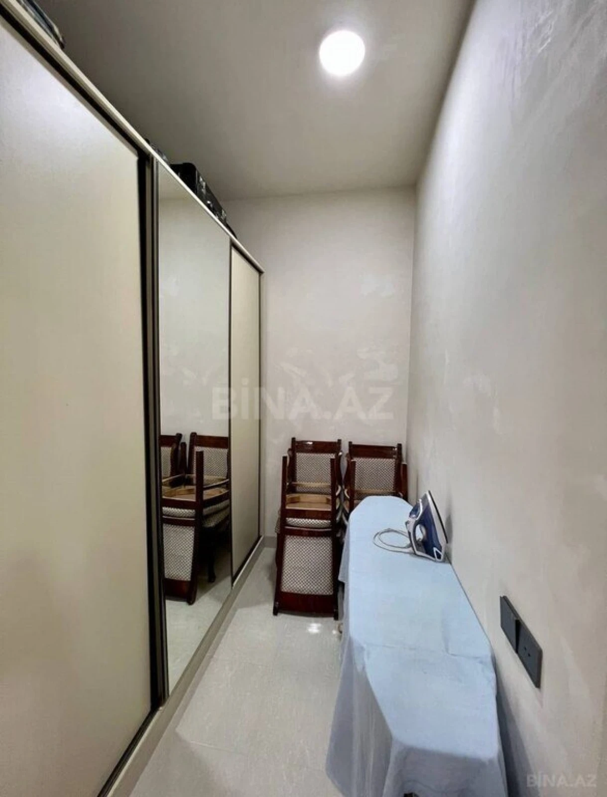 Satılır 3 otaqlı mənzil 180 m²