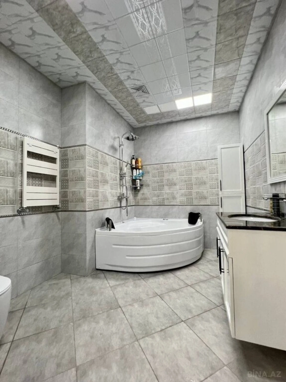 Satılır 3 otaqlı mənzil 180 m²