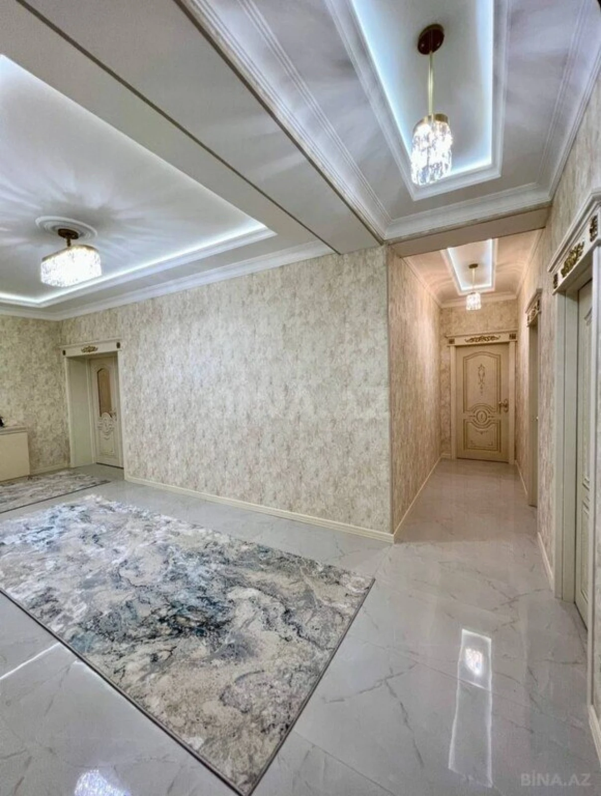 Satılır 3 otaqlı mənzil 180 m²