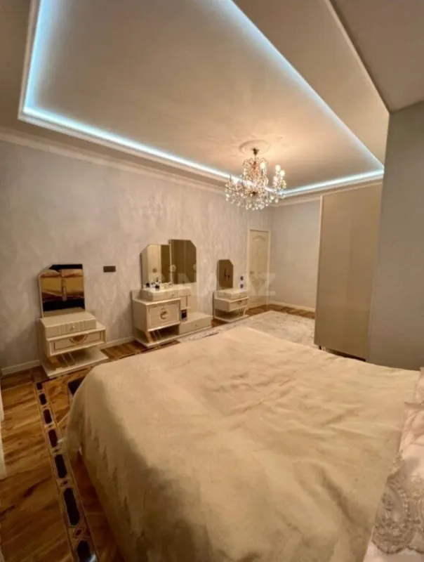 Satılır 3 otaqlı mənzil 180 m²