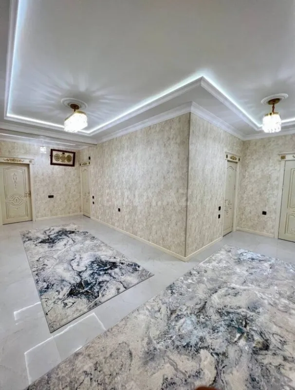 Satılır 3 otaqlı mənzil 180 m²