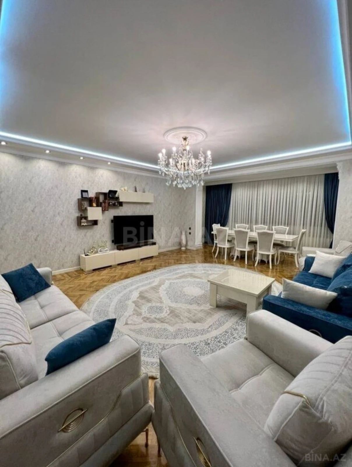 Satılır 3 otaqlı mənzil 180 m²