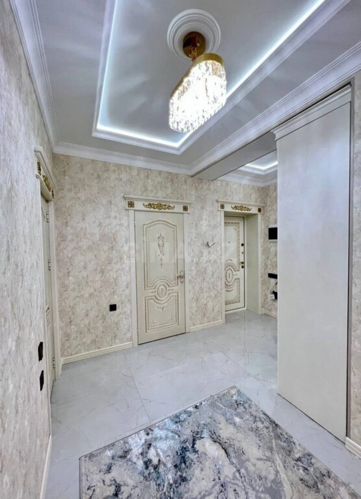 Satılır 3 otaqlı mənzil 180 m²