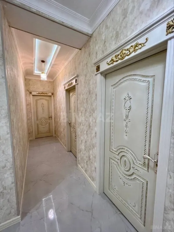 Satılır 3 otaqlı mənzil 180 m²