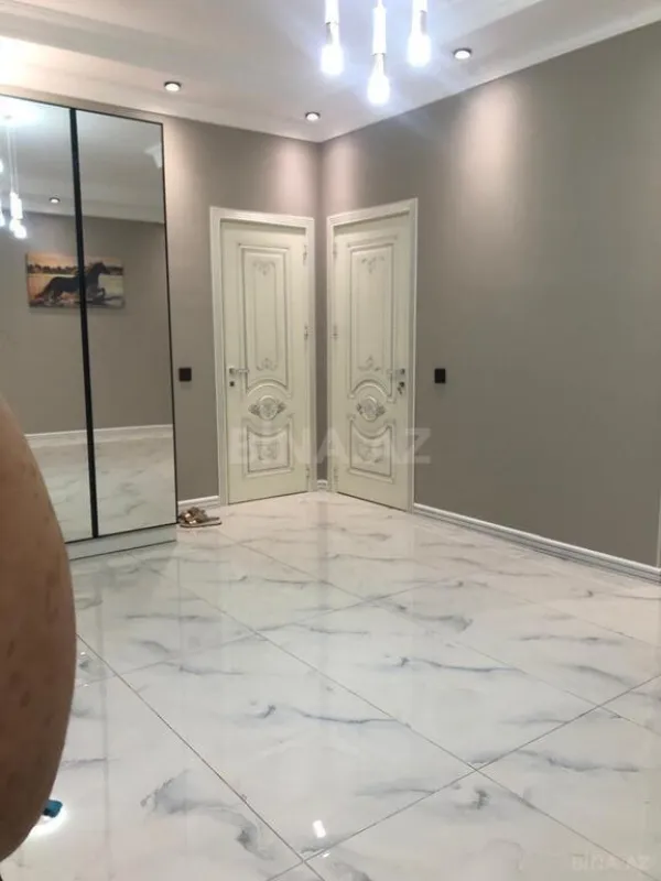 Satılır 3 otaqlı mənzil 160 m²