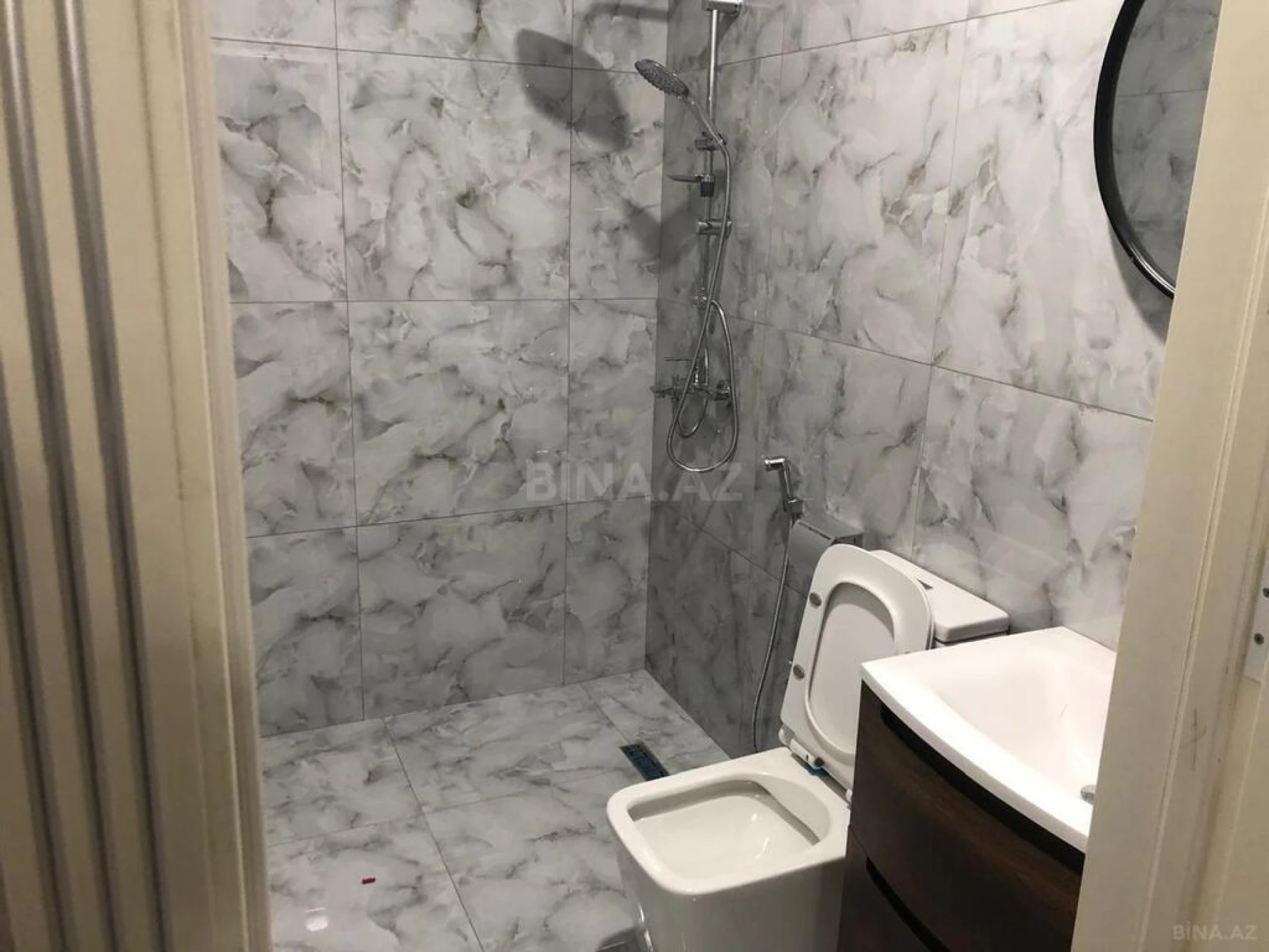 Satılır 3 otaqlı mənzil 160 m²