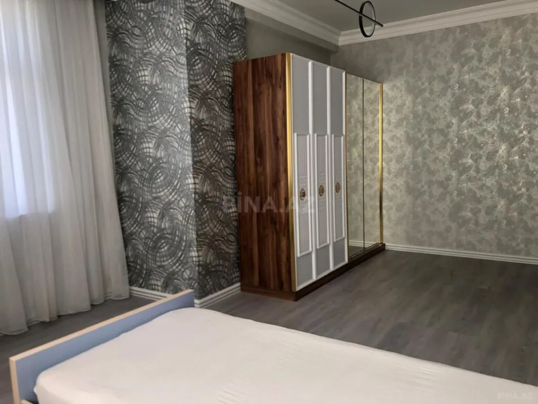 Satılır 3 otaqlı mənzil 160 m²
