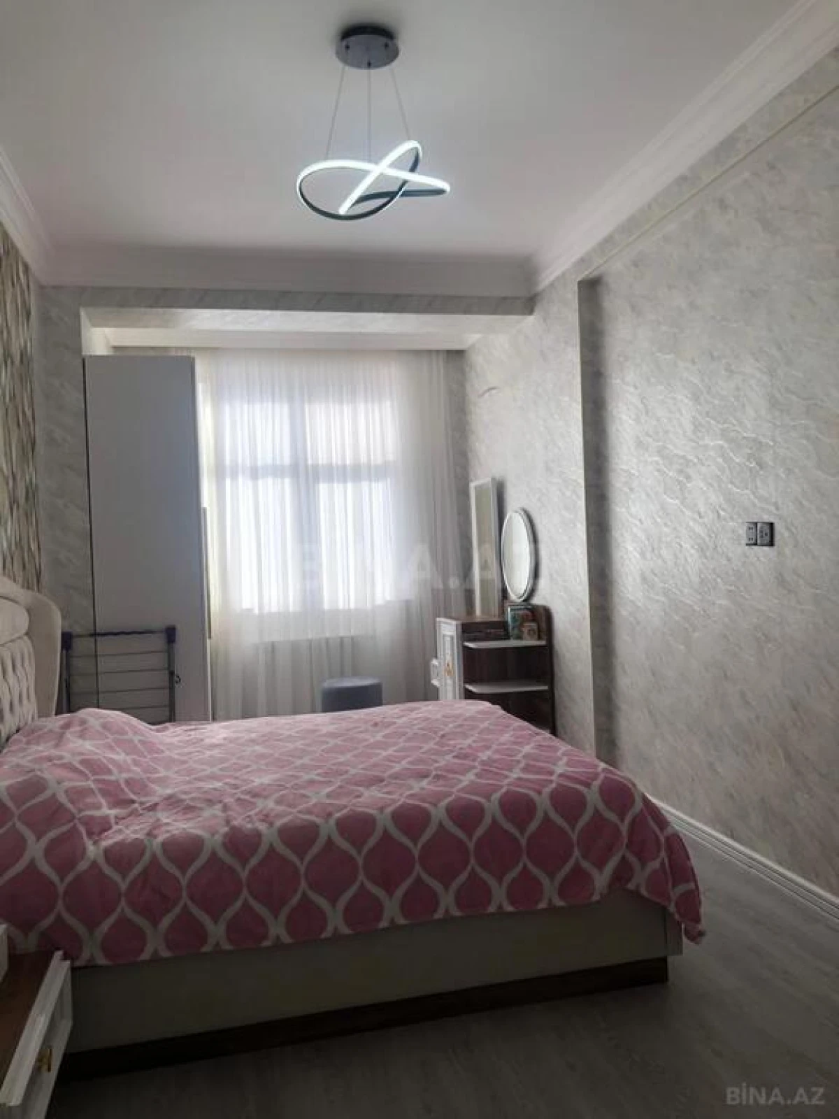 Satılır 3 otaqlı mənzil 160 m²