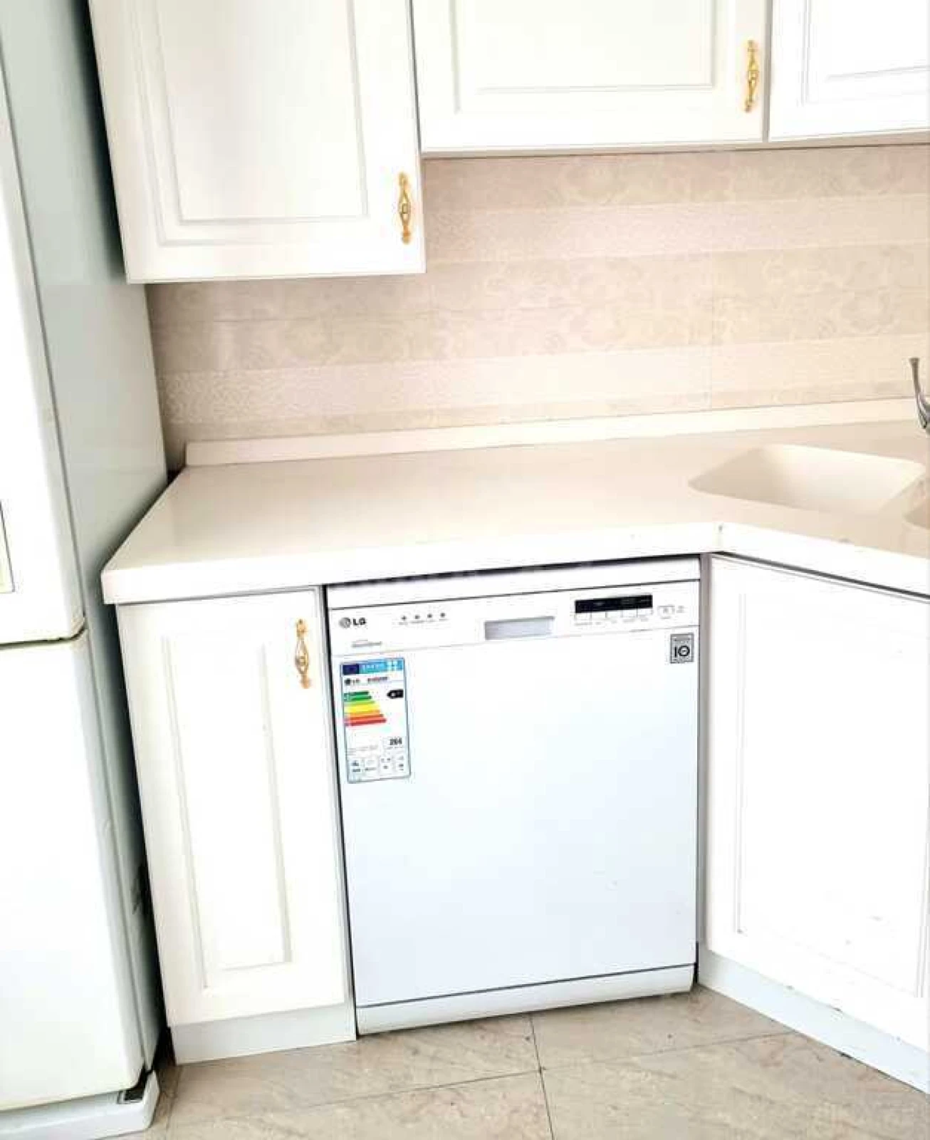 Kirayə verilir 3 otaqlı mənzil 140 m²