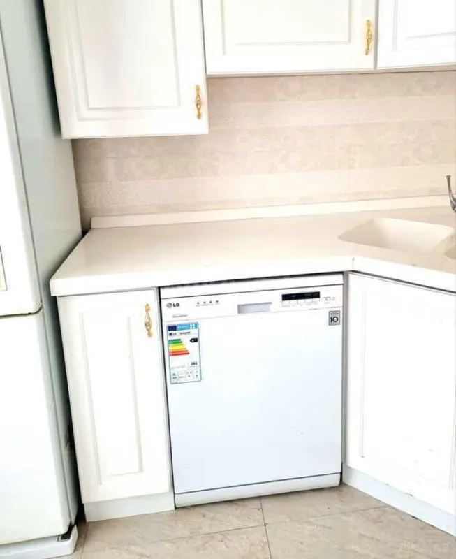 Kirayə verilir 3 otaqlı mənzil 140 m²