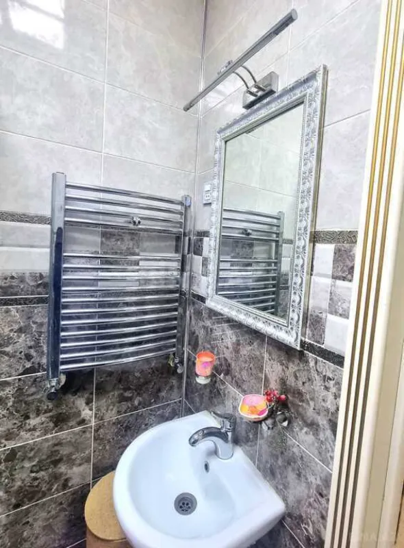 Kirayə verilir 3 otaqlı mənzil 140 m²
