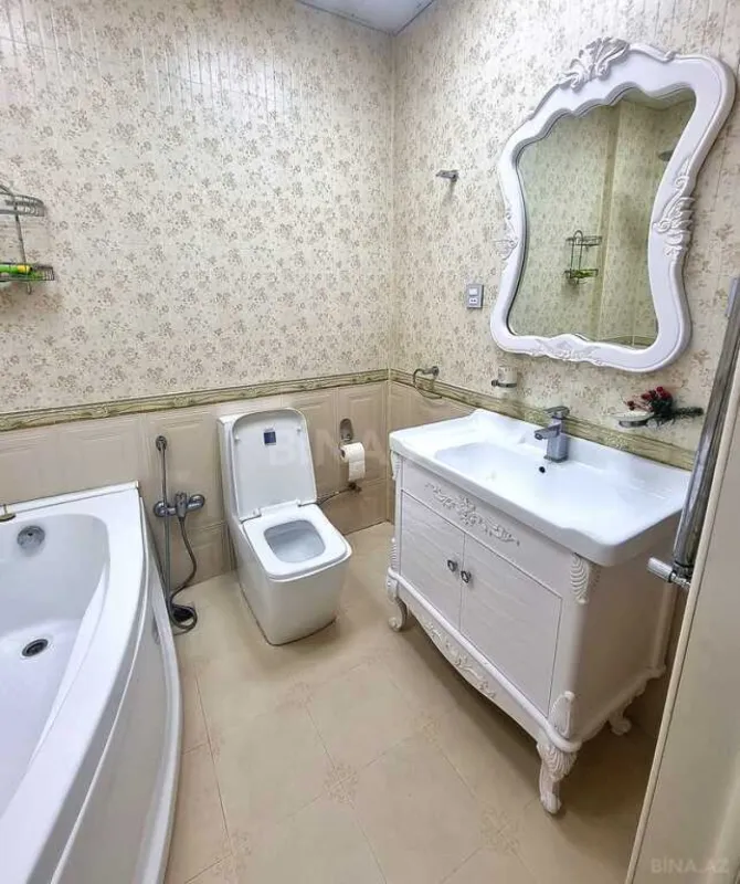 Kirayə verilir 3 otaqlı mənzil 140 m²