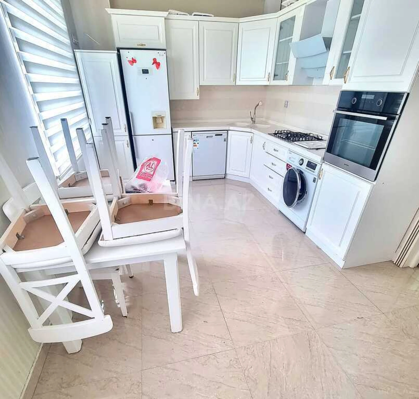 Kirayə verilir 3 otaqlı mənzil 140 m²