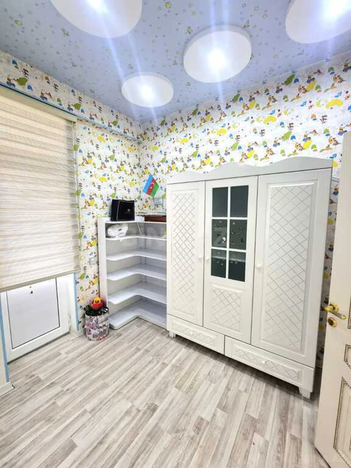 Kirayə verilir 3 otaqlı mənzil 140 m²