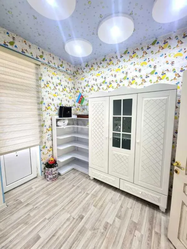 Kirayə verilir 3 otaqlı mənzil 140 m²