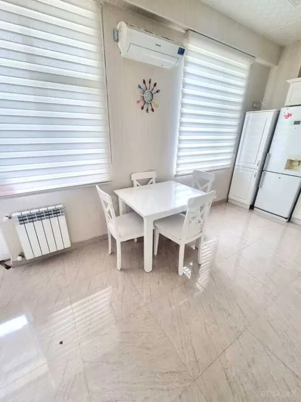 Kirayə verilir 3 otaqlı mənzil 140 m²