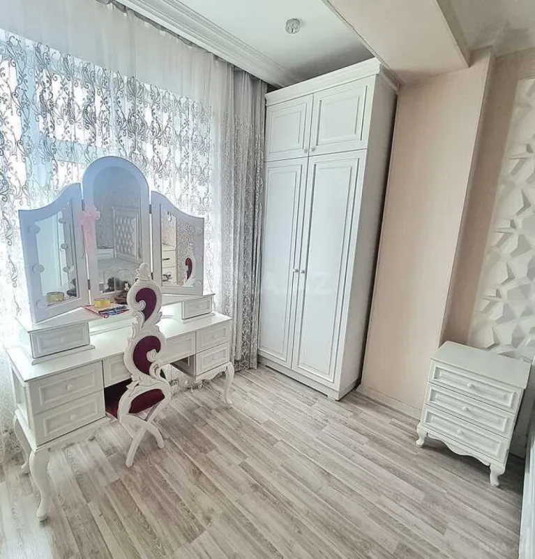Kirayə verilir 3 otaqlı mənzil 140 m²