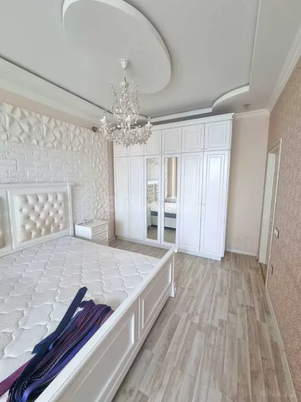 Kirayə verilir 3 otaqlı mənzil 140 m²