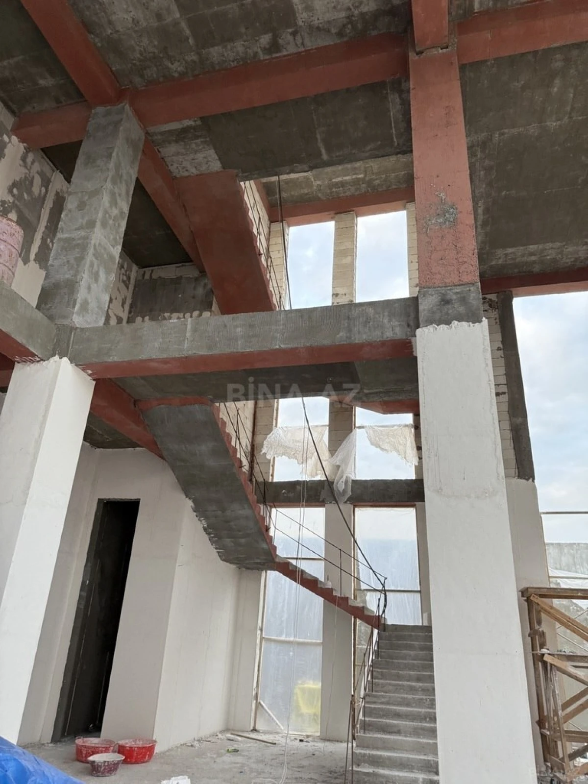 Satılır 5 otaqlı həyət evi 900 m²