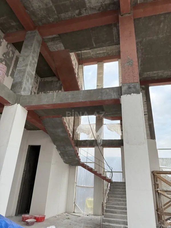 Satılır 5 otaqlı həyət evi 900 m²