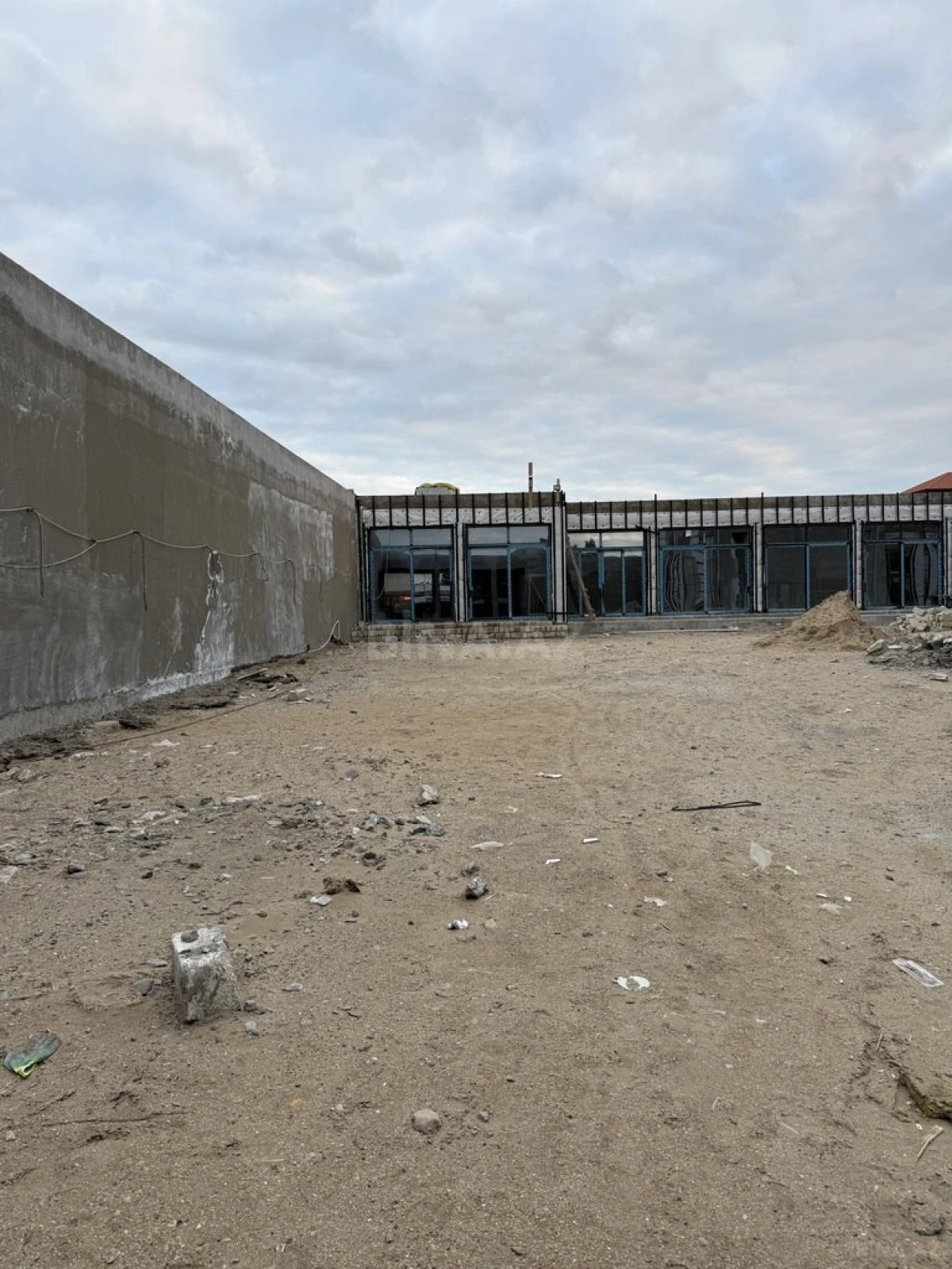 Satılır 5 otaqlı həyət evi 900 m²