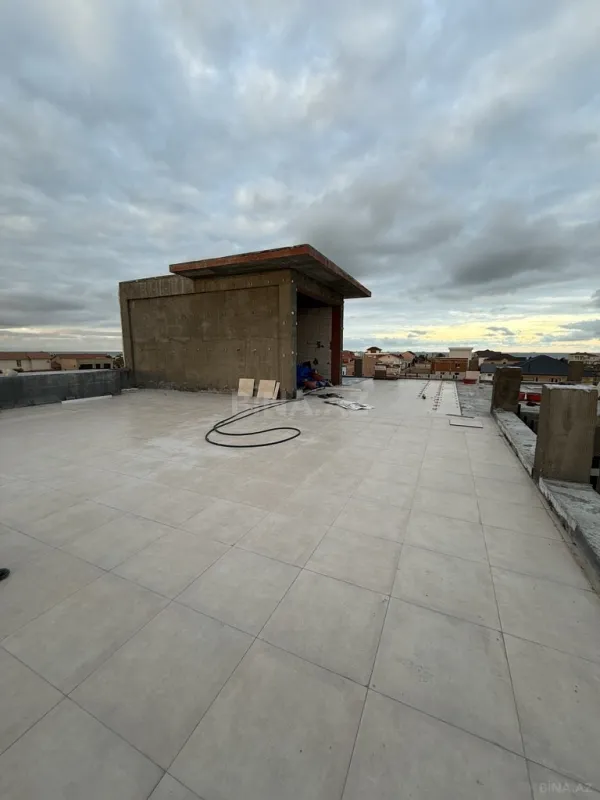 Satılır 5 otaqlı həyət evi 900 m²