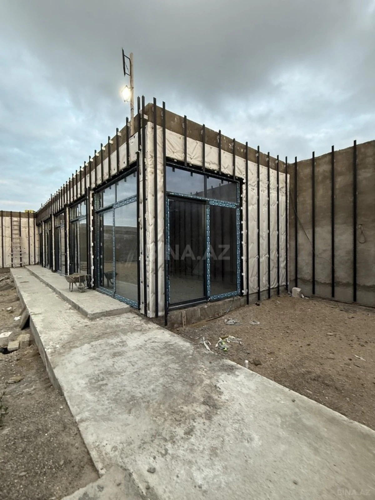 Satılır 5 otaqlı həyət evi 900 m²