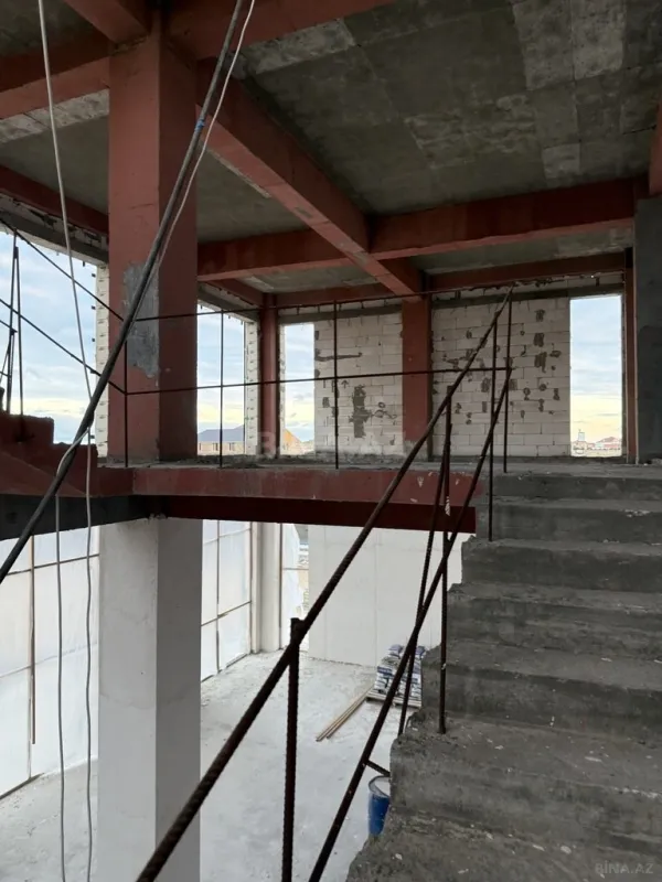 Satılır 5 otaqlı həyət evi 900 m²