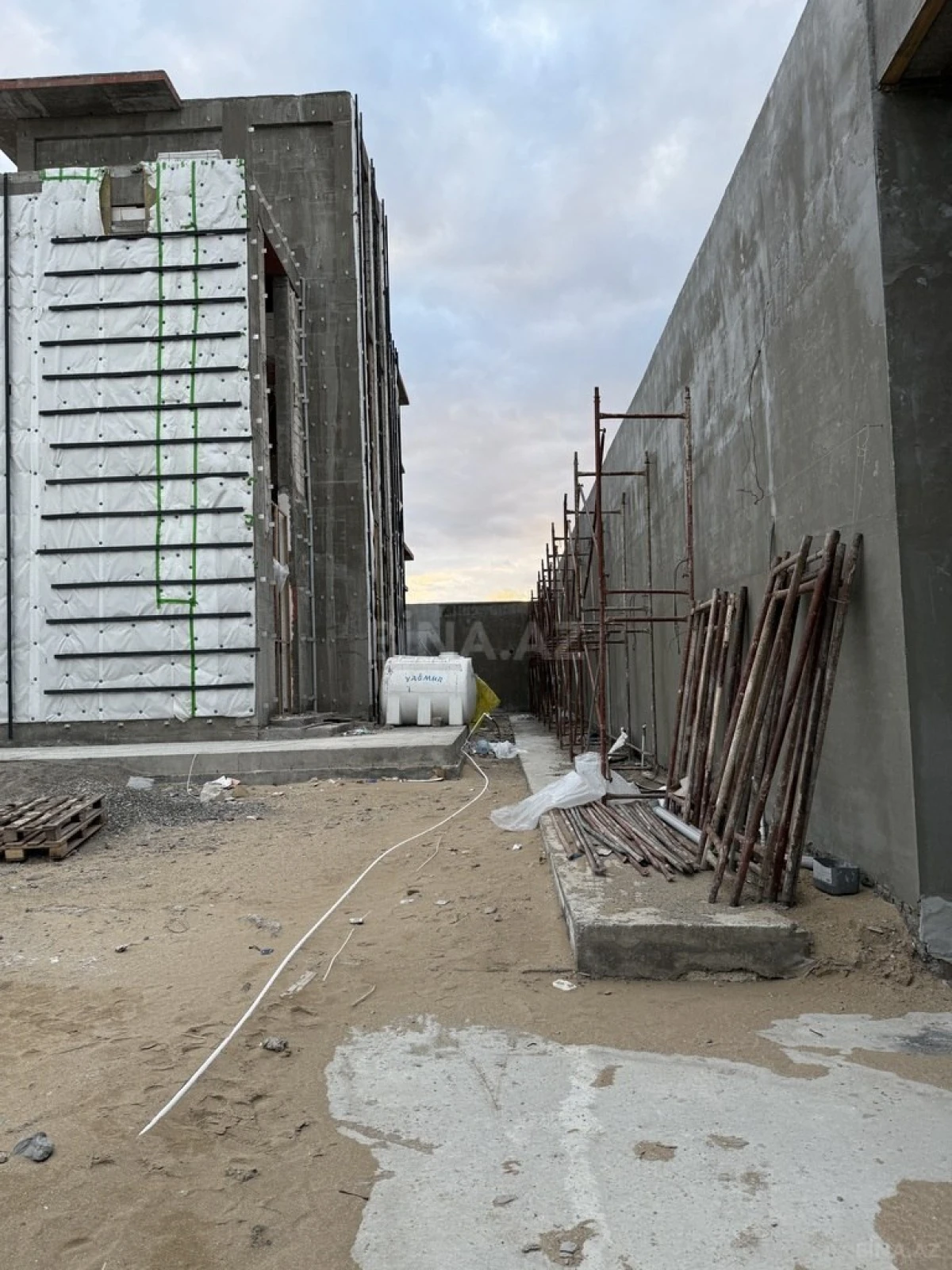 Satılır 5 otaqlı həyət evi 900 m²